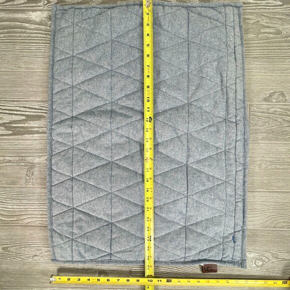 UGG Grey Blue Pillowcase Sham Faux Fur Geometric Triangle Standard Size 20 x 26" - Picture 11 of 11